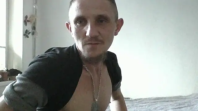 Snapshot of Twolatte1520 chatting on 03/15/26, 02:23 Twolatte1520 online show from 03/15/26, 02:23