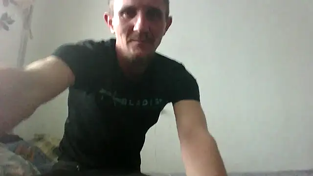 Snapshot of Twolatte1520 chatting on 04/01/26, 12:50 Twolatte1520 online show from 04/01/26, 12:50