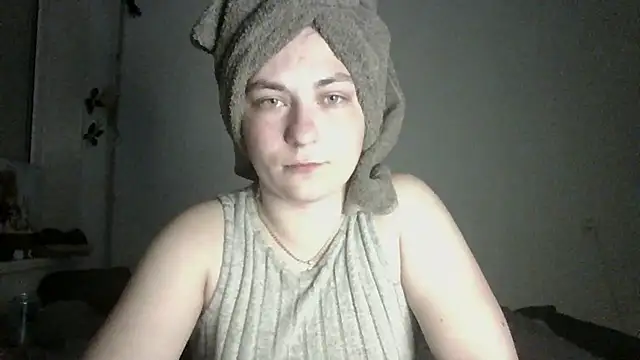 Snapshot of Twolatte1520 chatting on 04/08/26, 08:42 Twolatte1520 online show from 04/08/26, 08:42