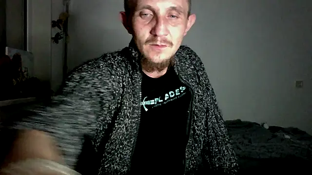 Snapshot of Twolatte1520 chatting on 04/19/26, 01:05 Twolatte1520 online show from 04/19/26, 01:05