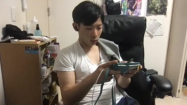 Snapshot of aooya chatting on 05/27/26, 12:57 aooya online show from 05/27/26, 12:57