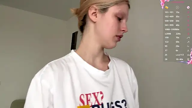 Snapshot of GilySuper chatting on 04/13/26, 12:21 GilySuper online show from 04/13/26, 12:21