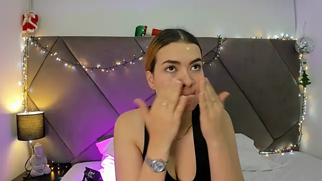 Snapshot of abby_murphy chatting on 12/14/25, 12:05 abby murphy online show from 12/14/25, 12:05