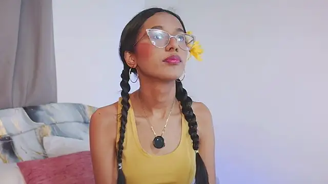 luna valen online show from 10/23/25, 01:10