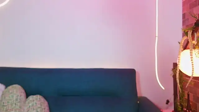 Snapshot of luna_valen chatting on 03/18/26, 03:53 luna valen online show from 03/18/26, 03:53