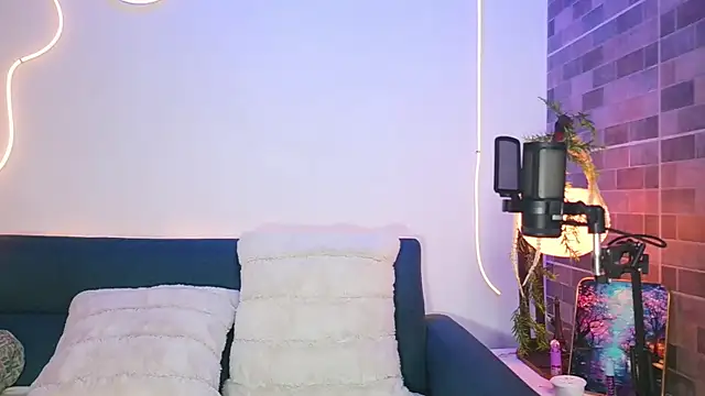 Snapshot of luna_valen chatting on 04/23/26, 03:41 luna valen online show from 04/23/26, 03:41