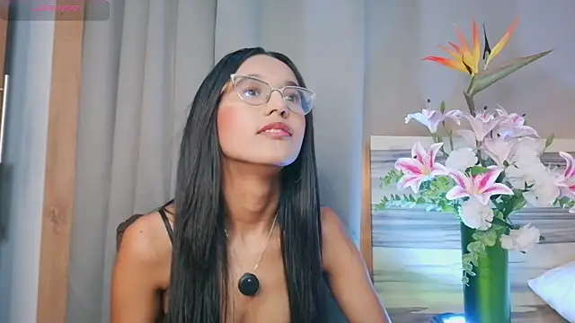 Snapshot of luna_valen chatting on 05/10/26, 04:39 luna valen online show from 05/10/26, 04:39