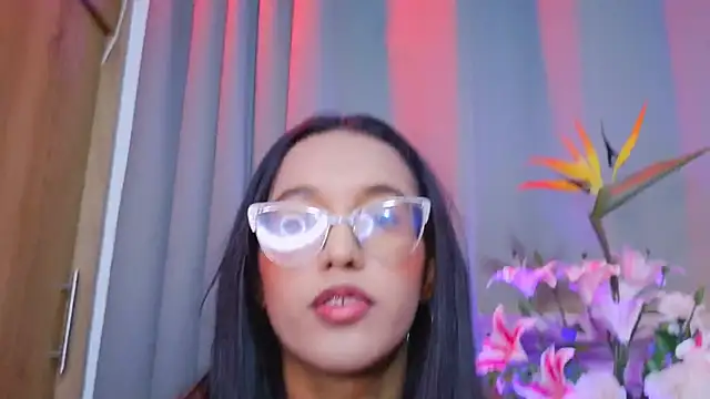 Snapshot of luna_valen chatting on 05/30/26, 03:47 luna valen online show from 05/30/26, 03:47