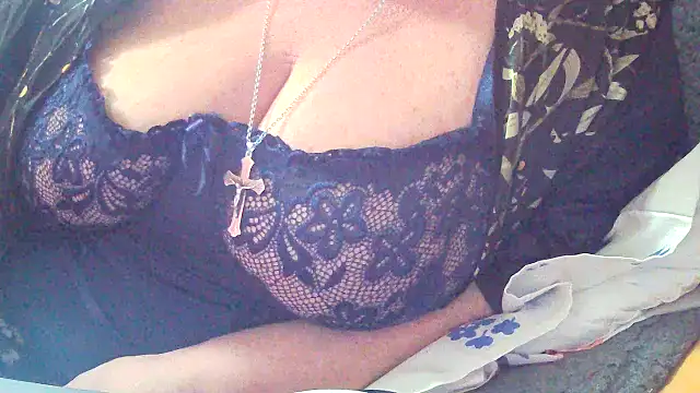 Playful MILF Demi online show from 01/10/26, 09:05