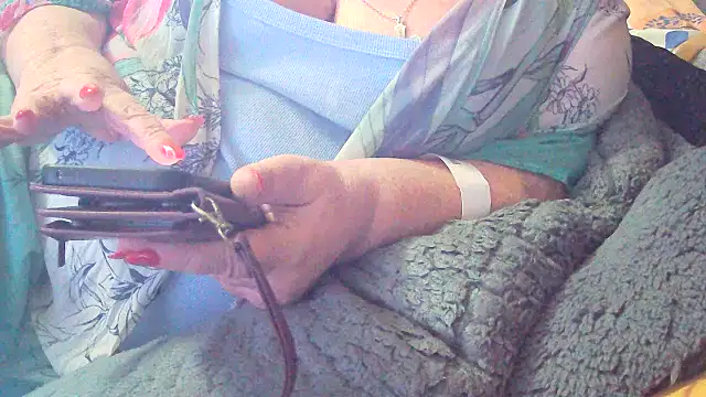 Playful MILF Demi online show from 02/06/26, 09:56