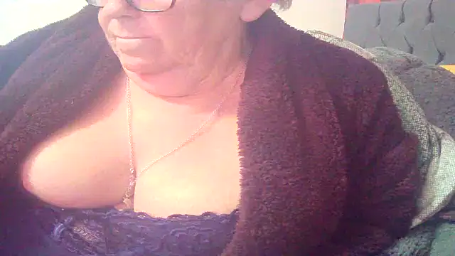 Playful MILF Demi online show from 03/08/26, 10:52