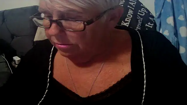 Snapshot of Playful_MILF_Demi chatting on 07/18/26, 08:23 Playful MILF Demi online show from 07/18/26, 08:23