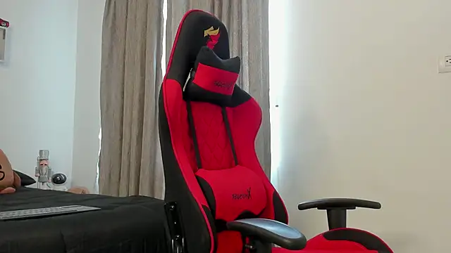 Ezzio Scolaro online show from 10/07/25, 01:41