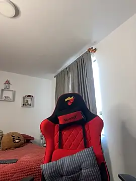 Ezzio Scolaro online show from 11/18/25, 12:09