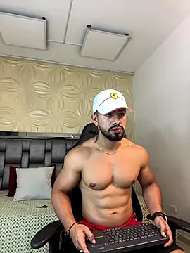 Ezzio Scolaro online show from 12/16/25, 09:53