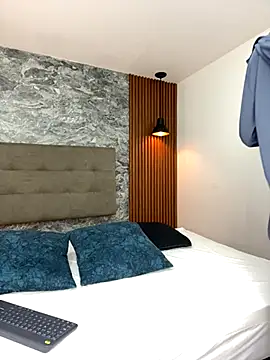 Sam Clark online show from 10/21/25, 04:02