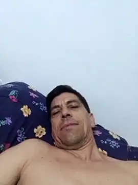 Snapshot of MaxiJavier22 chatting on 10/25/25, 04:57 MaxiJavier22 online show from 10/25/25, 04:57