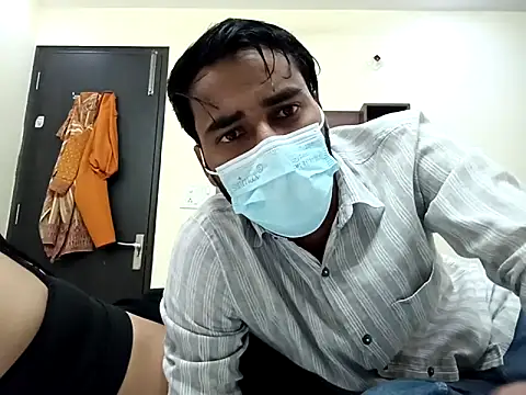 Snapshot of horny_milf_couple chatting on 10/13/25, 04:18 horny milf couple online show from 10/13/25, 04:18