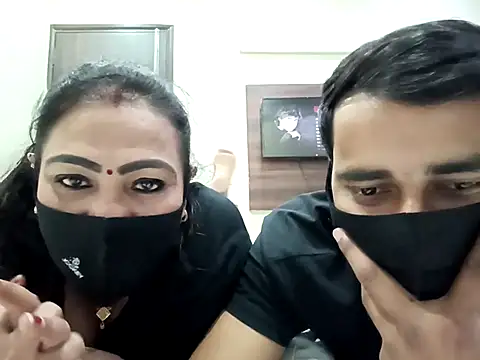 Snapshot of horny_milf_couple chatting on 10/16/25, 04:52 horny milf couple online show from 10/16/25, 04:52