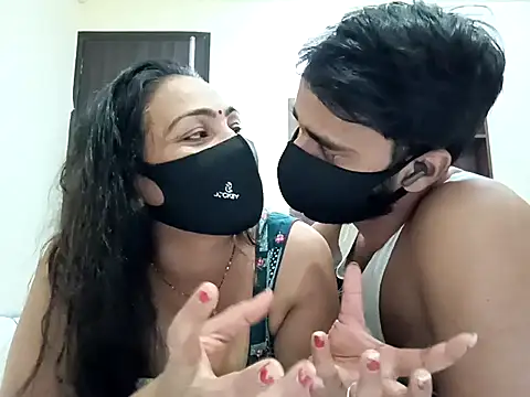 Snapshot of horny_milf_couple chatting on 10/18/25, 04:52 horny milf couple online show from 10/18/25, 04:52