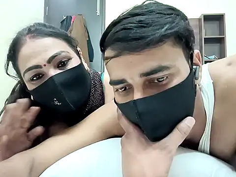 Snapshot of horny_milf_couple chatting on 10/30/25, 06:41 horny milf couple online show from 10/30/25, 06:41