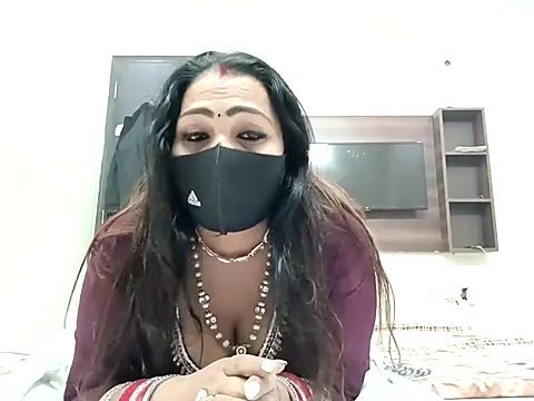 Snapshot of horny_milf_couple chatting on 11/23/25, 05:46 horny milf couple online show from 11/23/25, 05:46