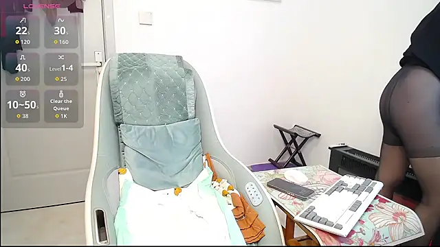 selinajuan online show from 11/29/25, 01:03