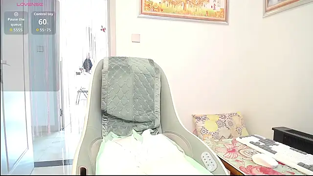 selinajuan online show from 12/15/25, 03:00