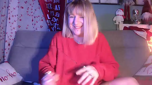 Snapshot of Delichieuse5 chatting on 12/16/24, 11:39 Delichieuse5 online show from 12/16/24, 11:39