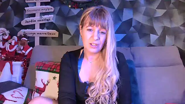 Snapshot of Delichieuse5 chatting on 01/03/25, 08:54 Delichieuse5 online show from 01/03/25, 08:54