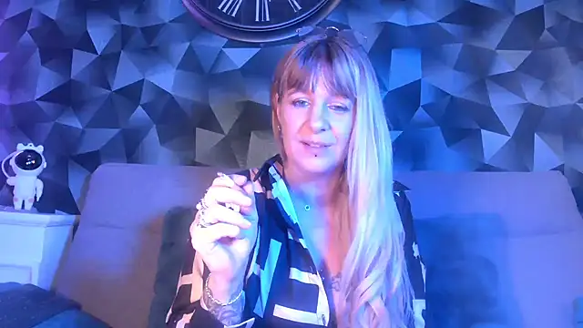 Snapshot of Delichieuse5 chatting on 01/08/25, 08:29 Delichieuse5 online show from 01/08/25, 08:29