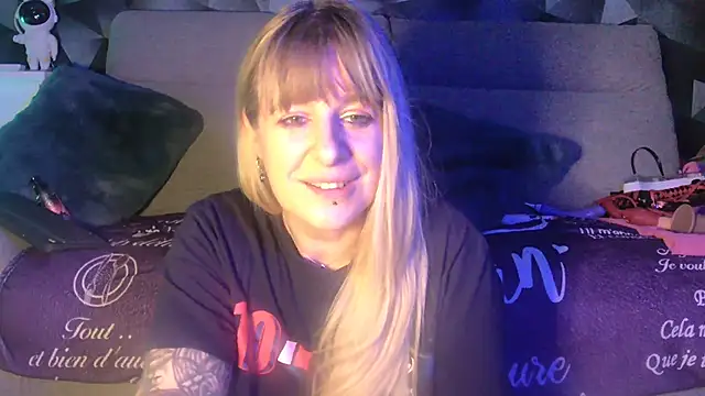 Snapshot of Delichieuse5 chatting on 01/13/25, 11:27 Delichieuse5 online show from 01/13/25, 11:27