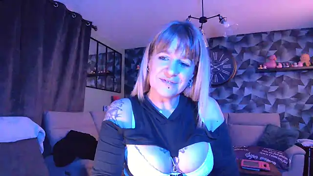 Snapshot of Delichieuse5 chatting on 01/22/25, 09:10 Delichieuse5 online show from 01/22/25, 09:10