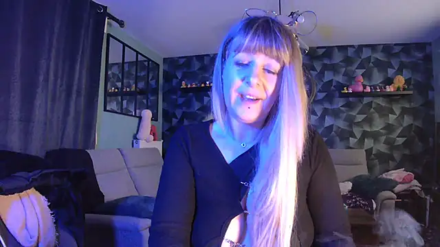 Snapshot of Delichieuse5 chatting on 02/03/25, 08:13 Delichieuse5 online show from 02/03/25, 08:13