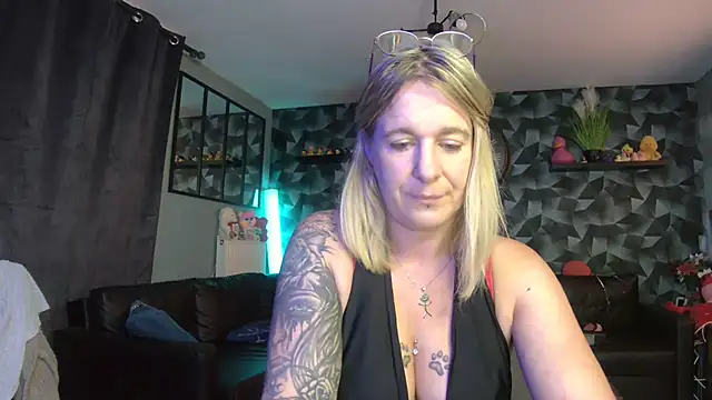 Snapshot of Delichieuse5 chatting on 09/20/25, 07:48 Delichieuse5 online show from 09/20/25, 07:48