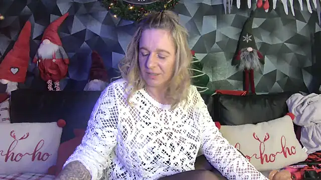 Snapshot of Delichieuse5 chatting on 12/13/25, 08:25 Delichieuse5 online show from 12/13/25, 08:25