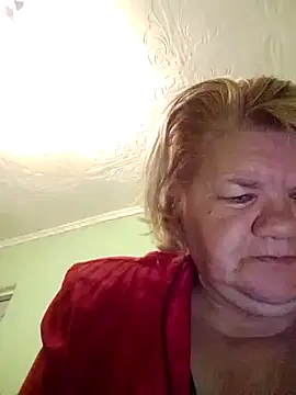 Snapshot of LusiyaGold5 chatting on 11/27/25, 09:39 LusiyaGold5 online show from 11/27/25, 09:39