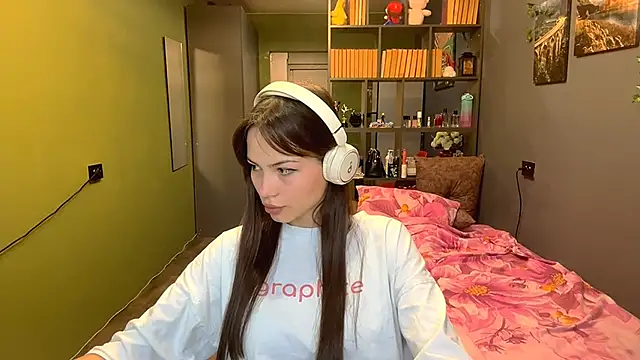 Snapshot of MysticAlisa chatting on 10/08/25, 10:13 MysticAlisa online show from 10/08/25, 10:13