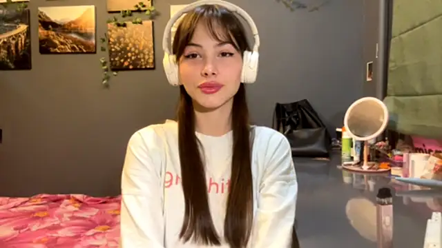 Snapshot of MysticAlisa chatting on 10/09/25, 12:25 MysticAlisa online show from 10/09/25, 12:25