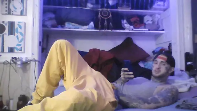 Snapshot of SWAGGDaddy93 chatting on 03/18/26, 08:06 SWAGGDaddy93 online show from 03/18/26, 08:06