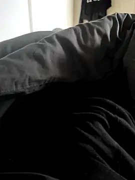 Snapshot of EL_yoyo chatting on 10/04/25, 08:23 EL yoyo online show from 10/04/25, 08:23