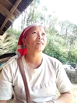 Snapshot of sumaybae chatting on 10/11/25, 06:23 sumaybae online show from 10/11/25, 06:23