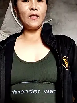 Snapshot of sumaybae chatting on 10/15/25, 04:45 sumaybae online show from 10/15/25, 04:45