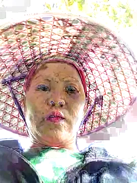 Snapshot of sumaybae chatting on 10/17/25, 01:20 sumaybae online show from 10/17/25, 01:20