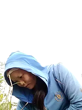 Snapshot of sumaybae chatting on 10/29/25, 02:25 sumaybae online show from 10/29/25, 02:25