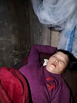 Snapshot of sumaybae chatting on 11/05/25, 04:18 sumaybae online show from 11/05/25, 04:18