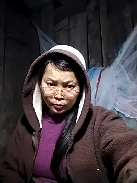 Snapshot of sumaybae chatting on 11/22/25, 12:26 sumaybae online show from 11/22/25, 12:26