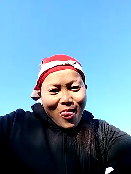 Snapshot of sumaybae chatting on 11/23/25, 12:32 sumaybae online show from 11/23/25, 12:32