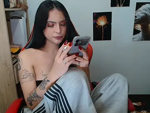 Snapshot of Savana_Maison chatting on 05/06/26, 06:57 Savana Maison online show from 05/06/26, 06:57