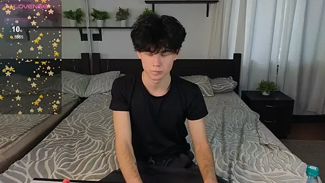 Snapshot of Cute_Mike chatting on 10/20/25, 02:45 Cute Mike online show from 10/20/25, 02:45